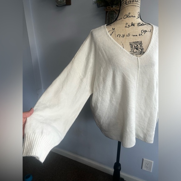 Vince camuto sweater neutral‎ minimalist staple piece v neck office - Picture 6 of 11